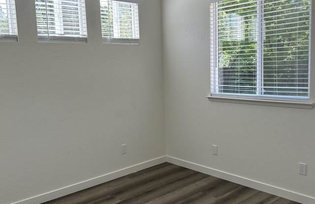 5228 Marconi Avenue - 5230