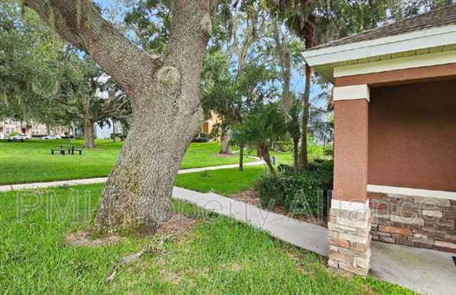 604 Bending Oak Trail