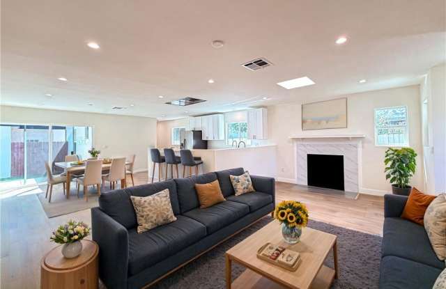 12542 Emelita Street