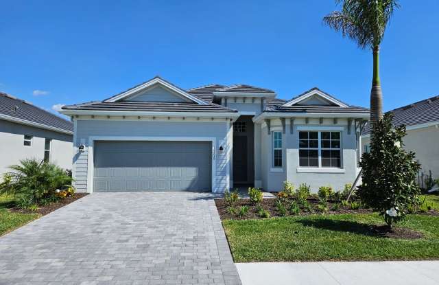 Seasonal Short-term Single Family Home located in Wellen Golf and Country Club with Golf Privileges! 