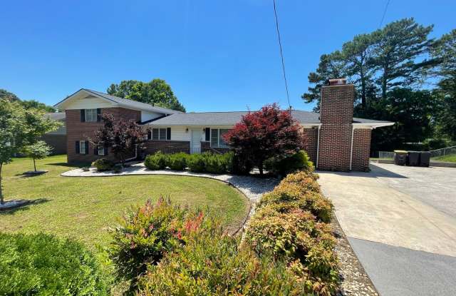 Large 5/3 Brick House in West Rome- $1,795