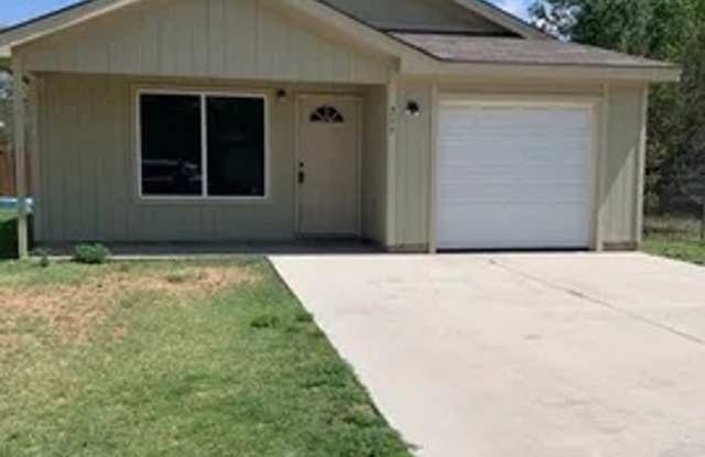 Photo of Beautiful 3/2/1 Available May 2026