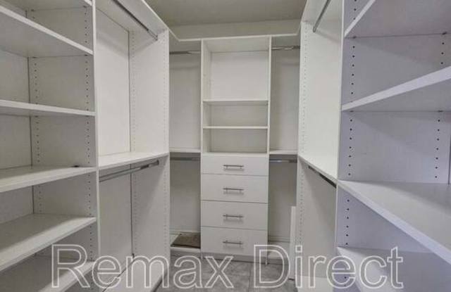 Photo of 331 Cypress Way W