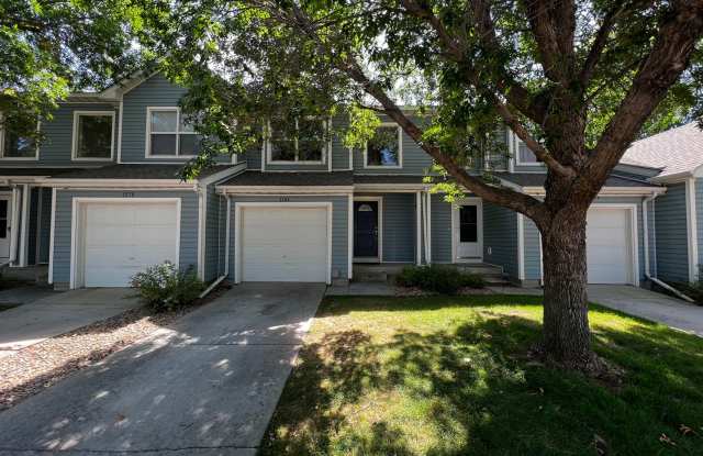 Wonderful 2-Bedroom Townhome in North Loveland - 1584 Oak Creek Drive, Loveland, CO 80538