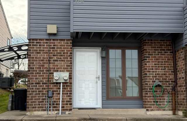 Photo of 606 HAZELL Lane