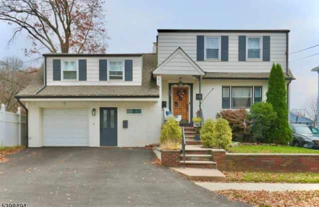 Photo of 220 E Munsell Ave