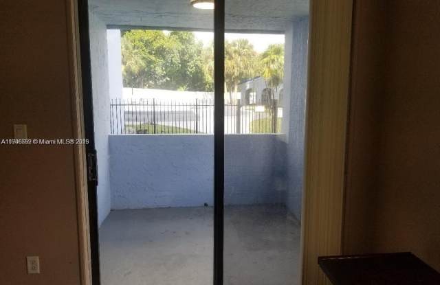 9440 Fontainebleau Blvd