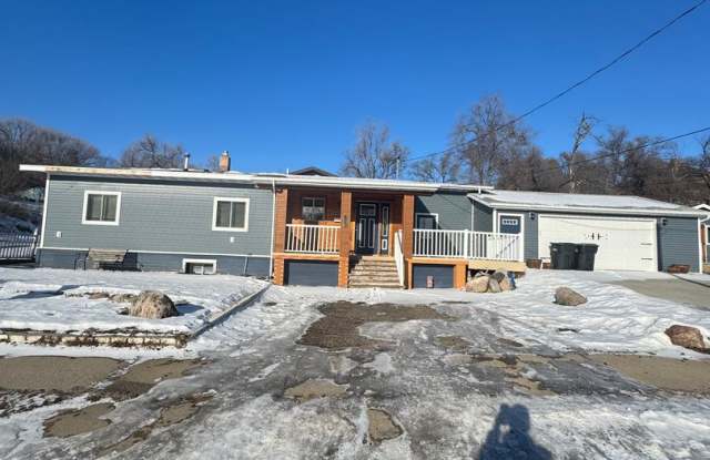 Photo of Beautiful 4 bedroom, 2 bathroom House