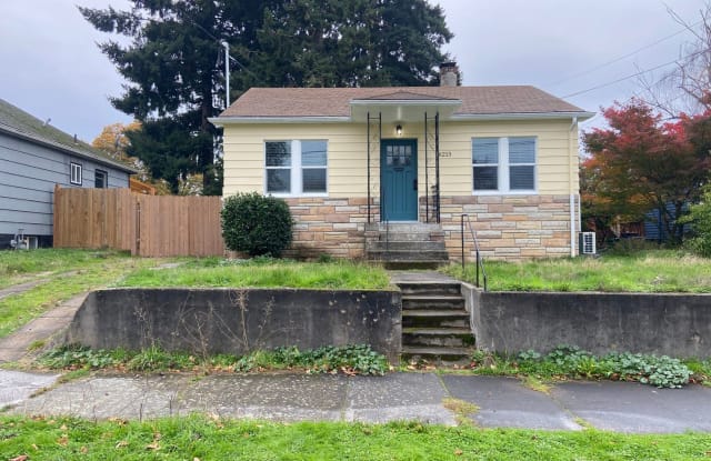 6215 NE 11th Ave - 6215 Northeast 11th Avenue, Portland, OR 97211