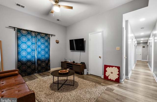 2834 R Street SE unit: 1