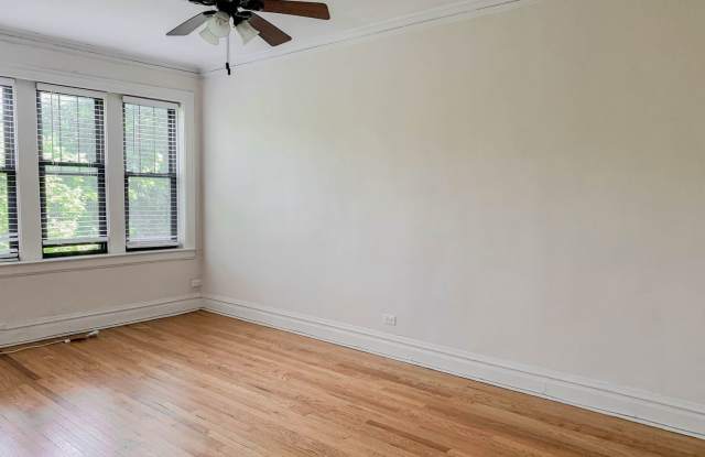 4715 North Leavitt St. Apt.