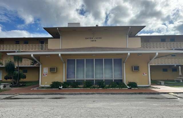 Photo of 1050 E Sample Rd