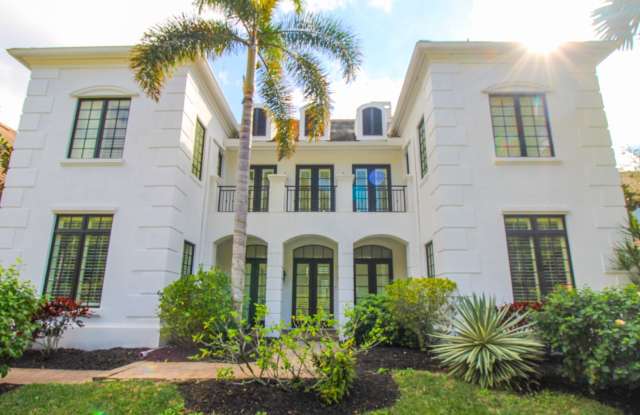 ***STUNNING ANNAUL / SEASONAL RENTAL AVAILABLE***STUNNING POOL HOME***