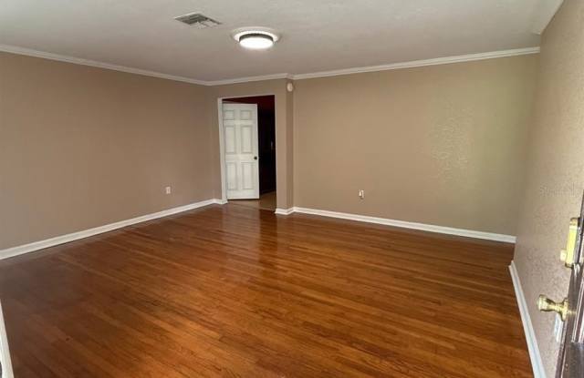 3250 SE LAKE WEIR AVENUE