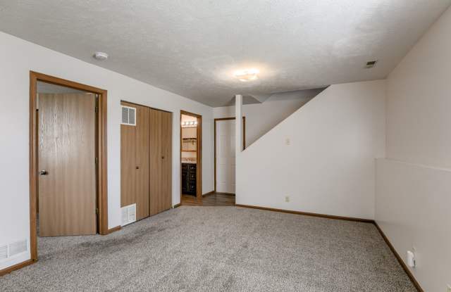 Spacious Duplex Close to Schools, UNL, Haymarket, and I-80 TOTALLY REMODELED