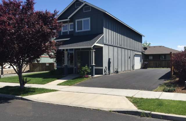 Great 3 Bed/2.5 Bath NW Redmond Single Family Home