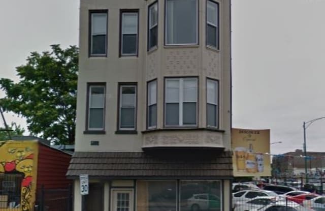 2355 W Grand Ave 2F - 2355 W Grand Ave, Chicago, IL 60612