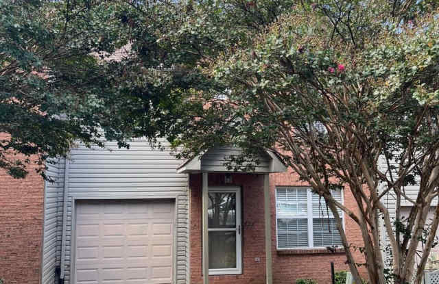 Knoxville 37923 - 2 bedroom, 2.5 Condo - Contact Kristie Hopwood (865) 233-6467