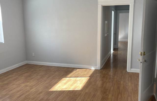 801 North Ridgewood Place