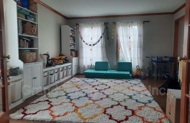 1565 Old Barn Circle