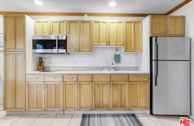 120 Fleet St unit: C