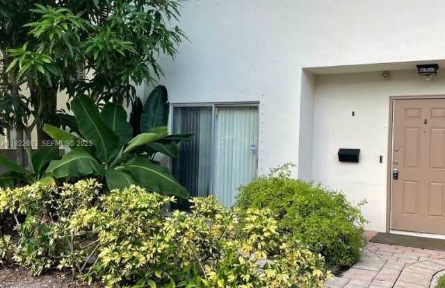 Photo of 3141 N Palm Aire Dr