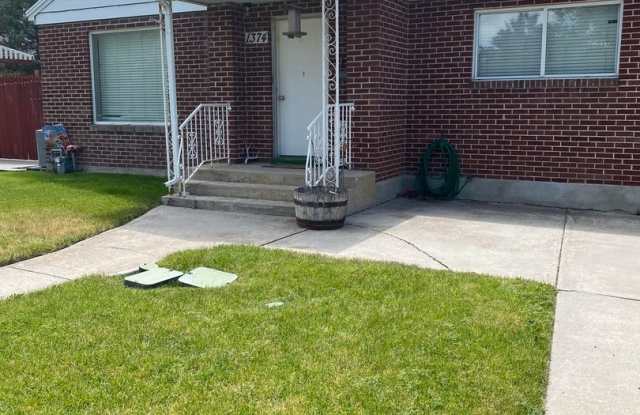 Photo of 1374 Maple Drive