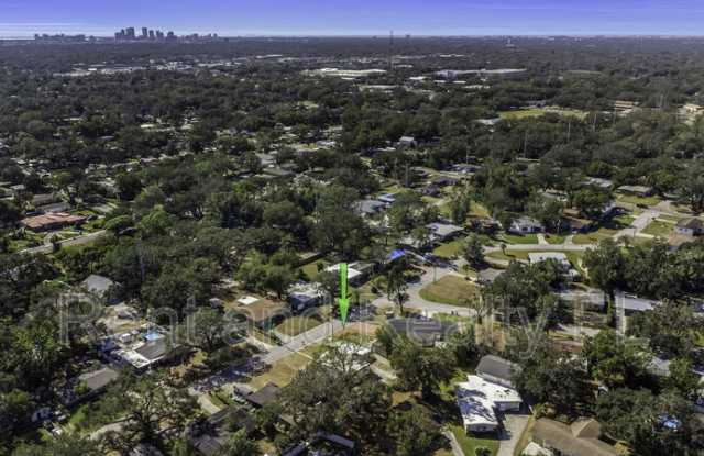 3504 East Knollwood Street