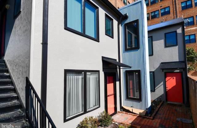 113 FAYETTE Street N unit: 3