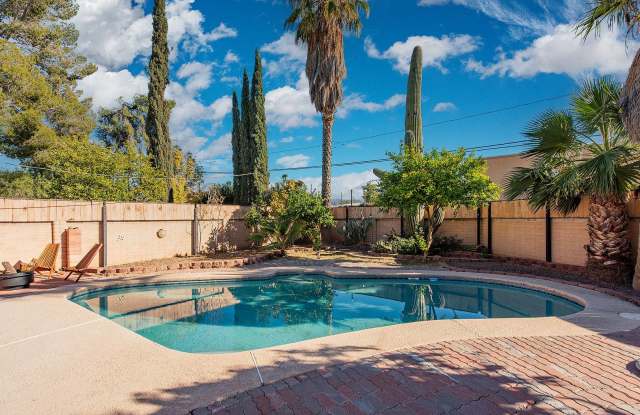 Cool Central Pool Home