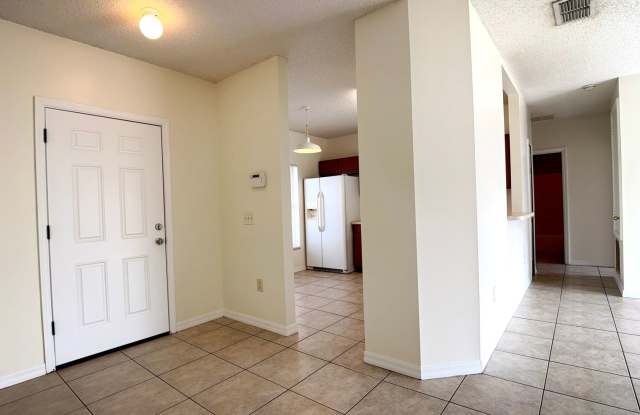 Quaint 3 Bedroom, 2 Bath Ranch Home – A True Gem in the Heart of Poinciana! Basic Cable and Internet Included!