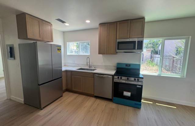 2 bedroom 1 bath for rent in the College Area.
