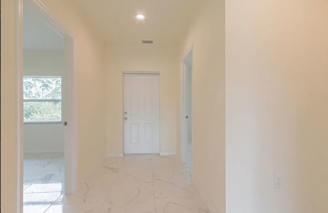 Great Location in Lake Placid-Large Three Bedroom-Two Bath+ a DEN!!