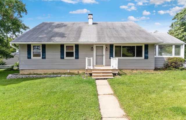 Charming 5 Bedroom/3 Bathroom Home with Large Finished Basement in Catonsville, MD!