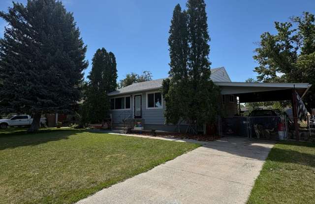 Spacious 4 bed 2 Bath Centrally Located