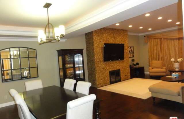 1880 VETERAN Ave unit: 107