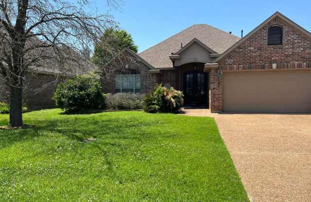 402 Half Moon Ln