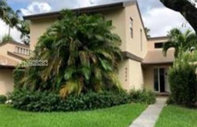 9034 SW 132nd Ln - 9034 Southwest 132nd Lane, Kendall, FL 33176