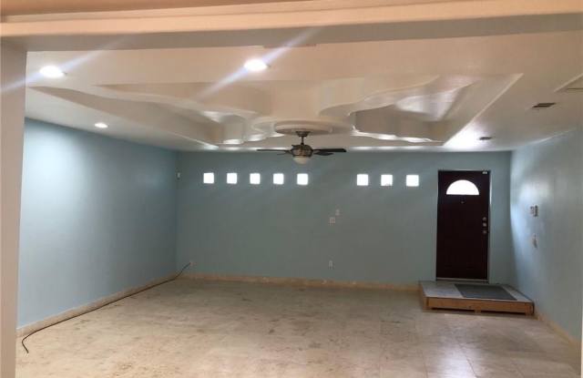 400 Jackson Avenue W