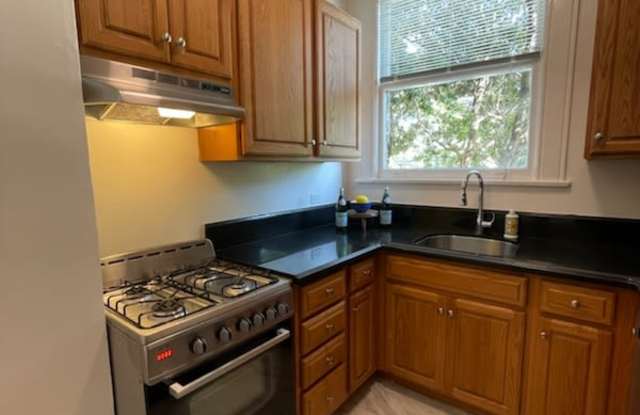 998 Divisadero Street