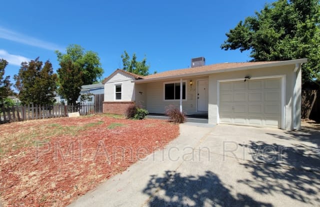 2721 18th Ave - 2721 18th Avenue, Sacramento, CA 95820