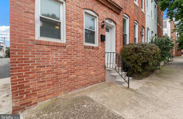 2219 E FAIRMOUNT AVENUE