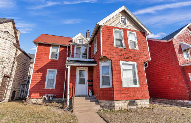 Photo of 709 Ferry Street