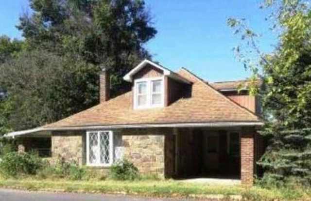 2105 Creek Rd.