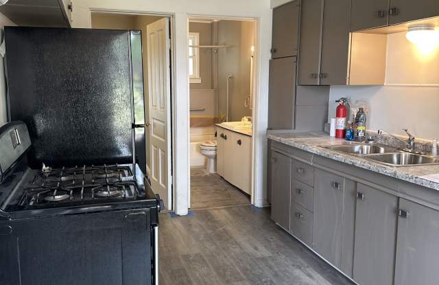 1544 Jiroch St., Apt 2