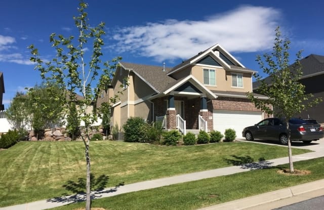 3325 N Redshoulder Dr - 3325 Redshoulder Drive, Layton, UT 84040