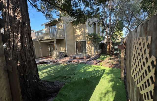 Tranquil Setting Roseville 3/2.5 Half-Plex (Jacuzzi)!! PLEASE REFERENCE AD FOR VIEWINGS! - 1604 Condor Court, Roseville, CA 95661