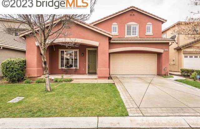 Photo of Located in The Lakes, 24 hour gated community, this property has 4 bedrooms, 3.5 Baths and a large loft!