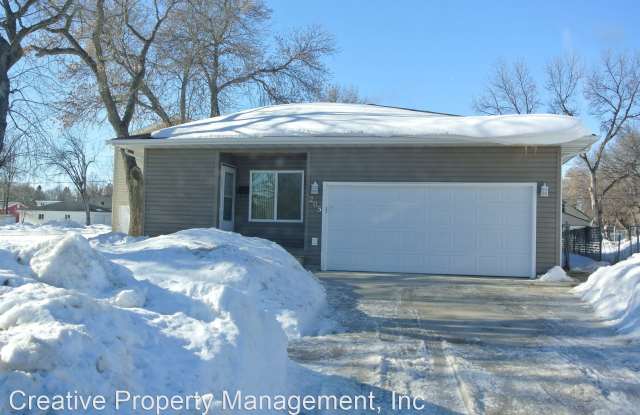 205 20th St NW - 205 20th Street Northwest, Minot, ND 58703