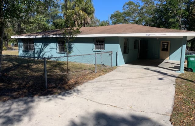 8311 Hillsborough Ln - 8311 North Hillsboro Lane, Tampa, FL 33604